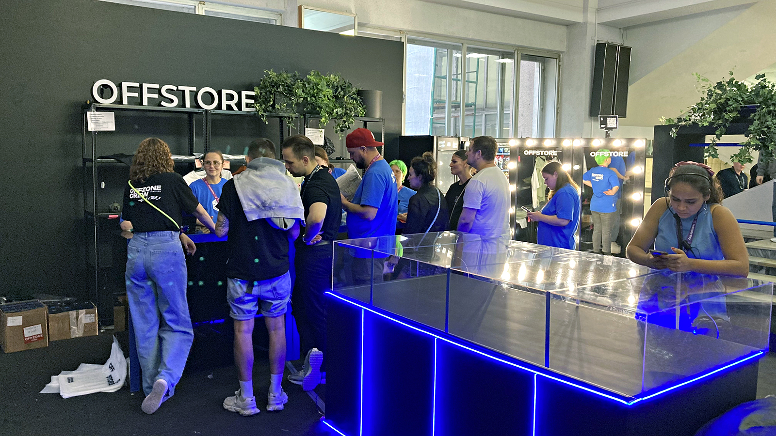 Пустой OFFSTORE после полутора дней непрерывного натиска Пустой OFFSTORE после полутора дней непрерывного натиска